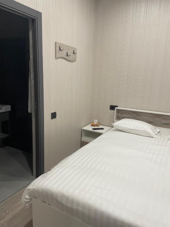 Park Avenue Hotel Erevan Esterno foto