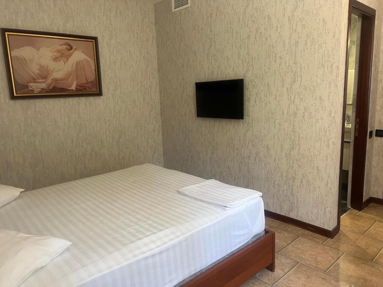 Park Avenue Hotel Erevan Esterno foto