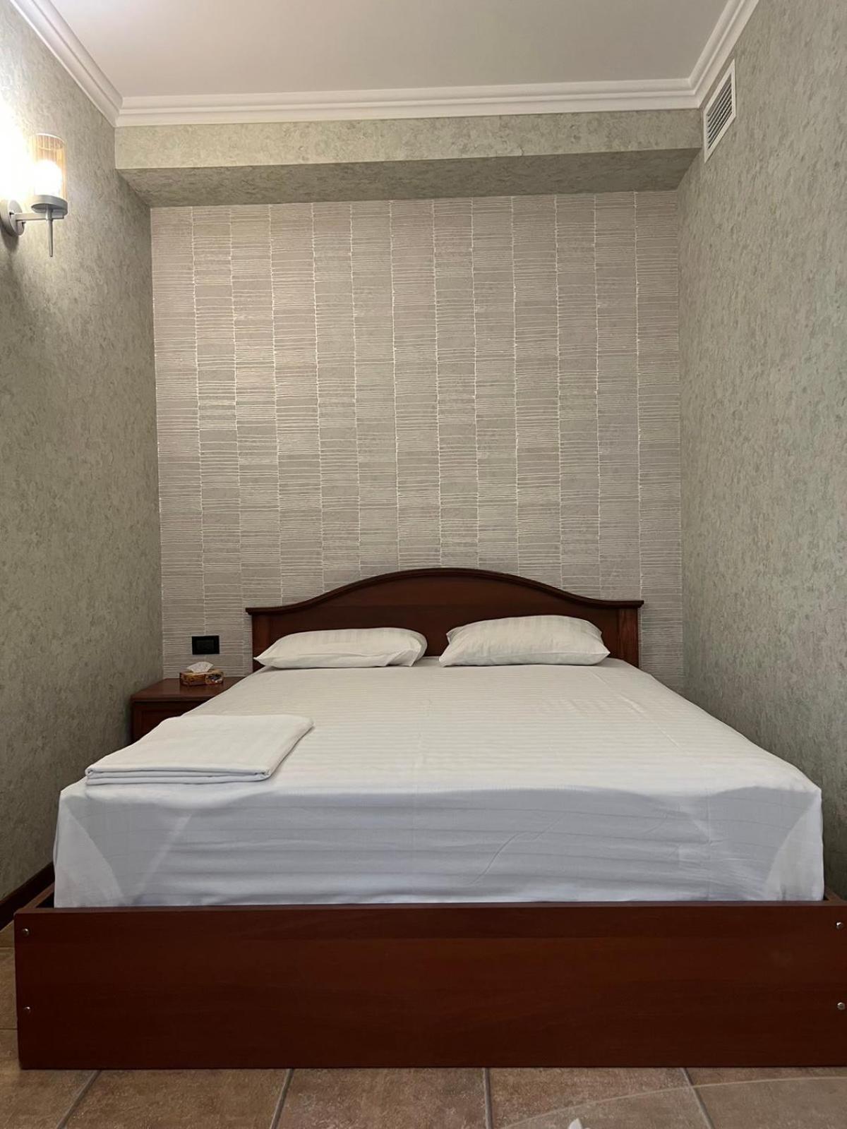 Park Avenue Hotel Erevan Esterno foto