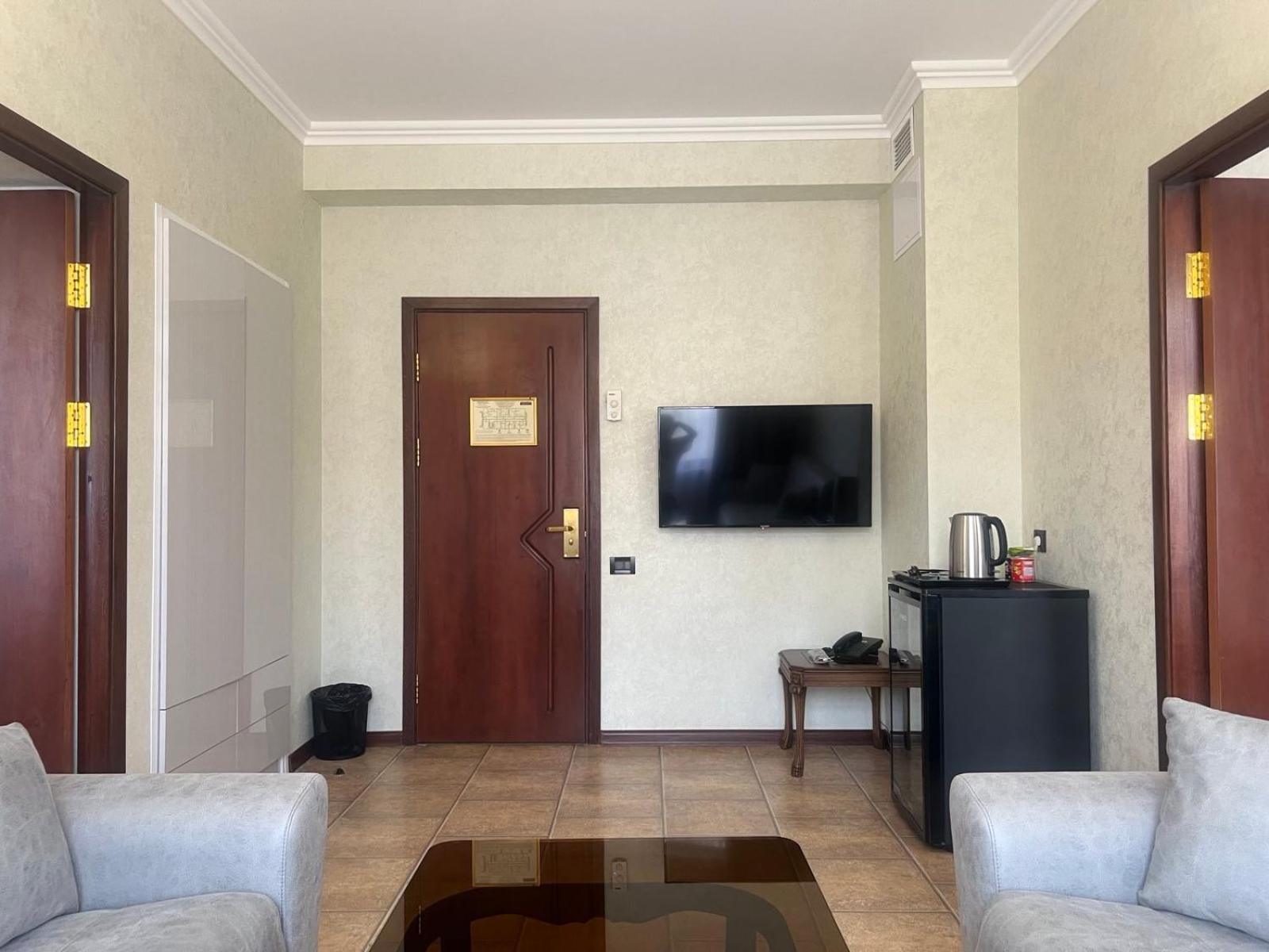 Park Avenue Hotel Erevan Esterno foto