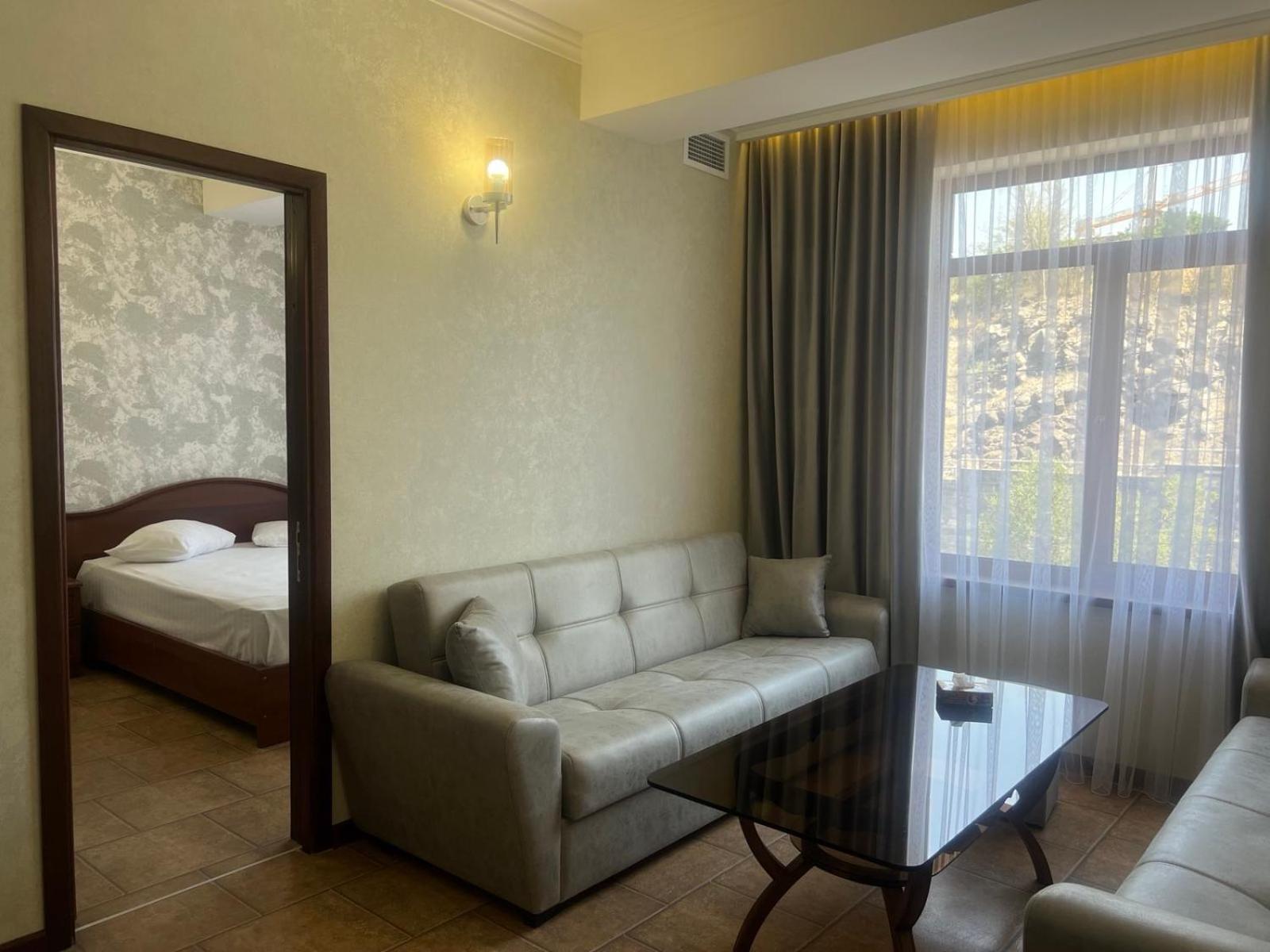 Park Avenue Hotel Erevan Esterno foto