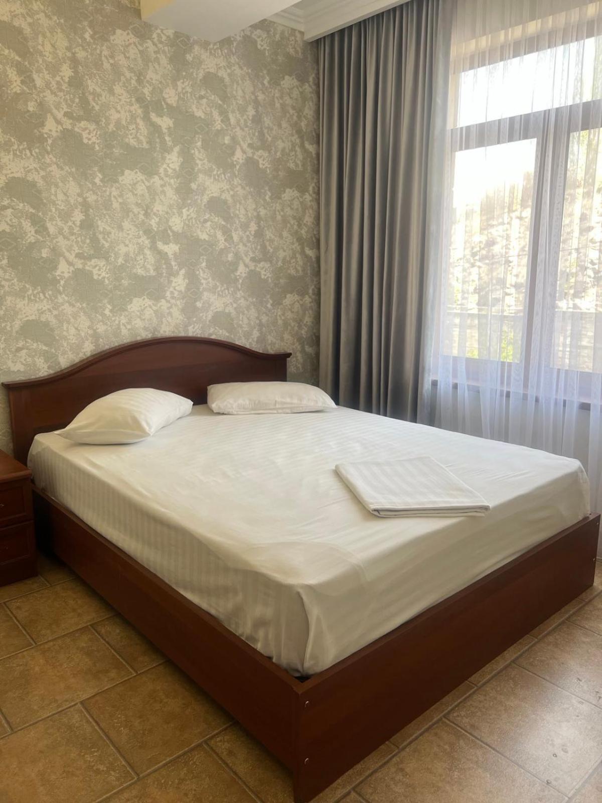 Park Avenue Hotel Erevan Esterno foto