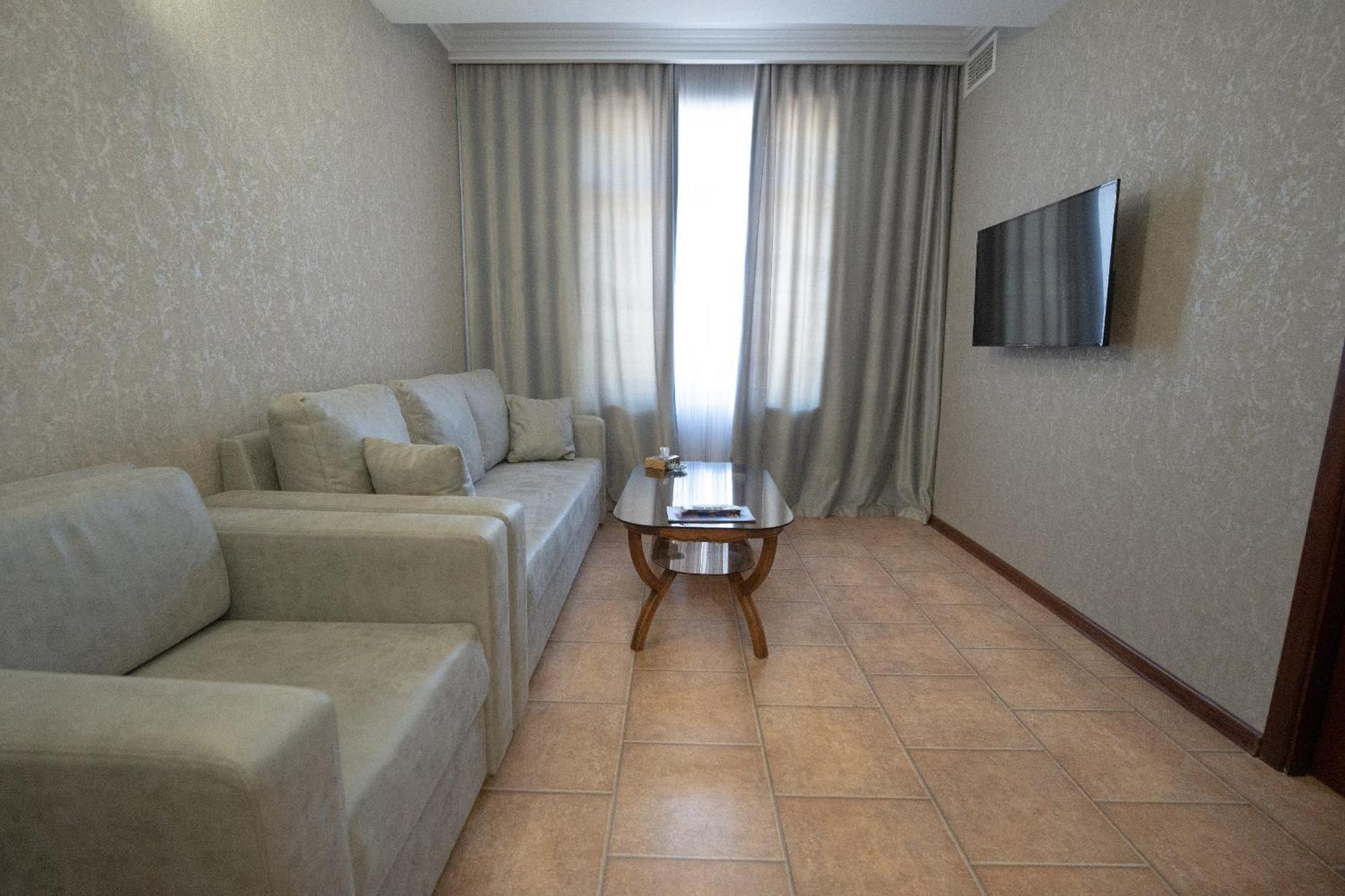 Park Avenue Hotel Erevan Esterno foto