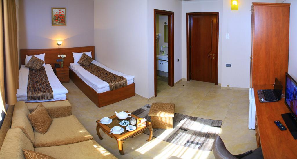 Park Avenue Hotel Erevan Esterno foto