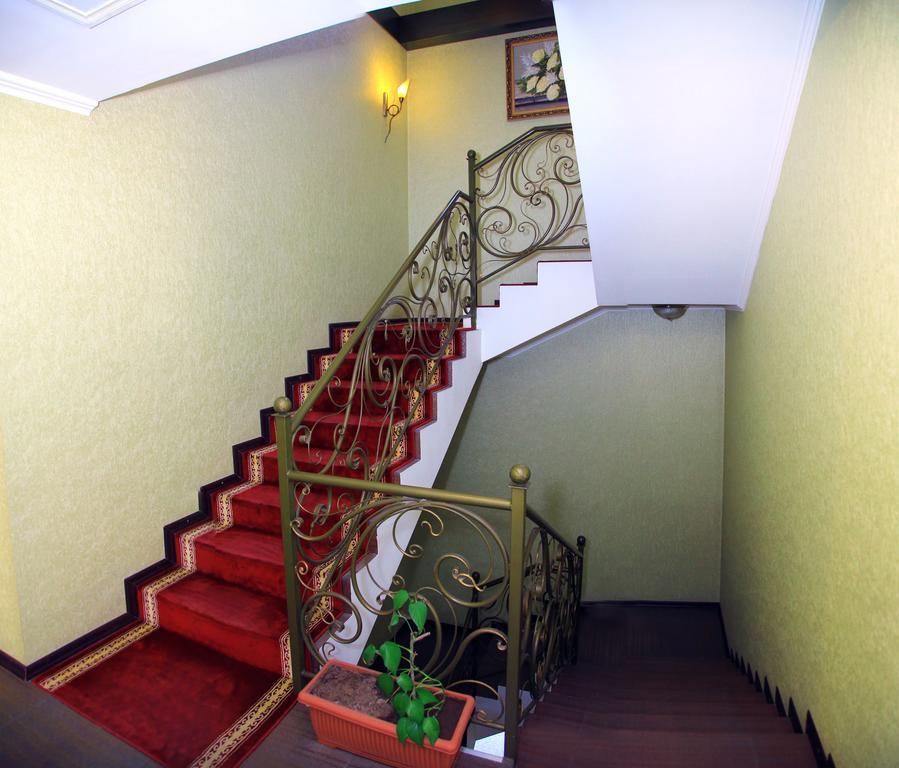 Park Avenue Hotel Erevan Esterno foto