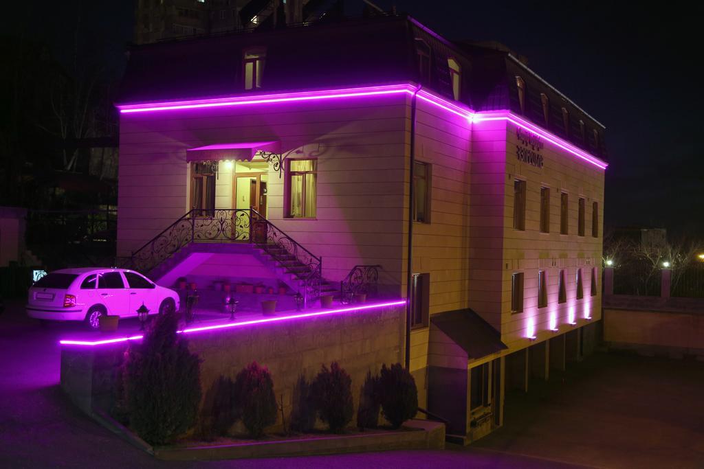 Park Avenue Hotel Erevan Esterno foto